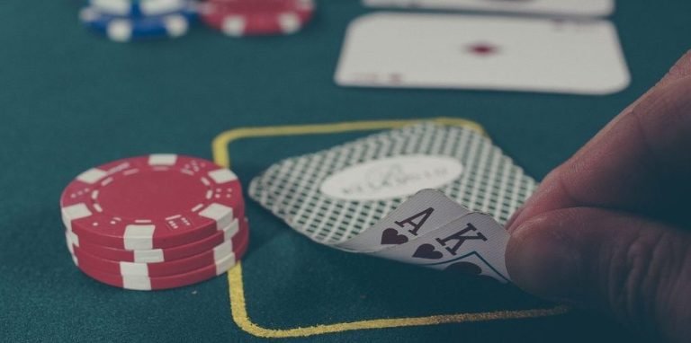 bet5777 হোমপেজের নীল-বেগুনি ভিজ্যুয়াল পরিচিতি